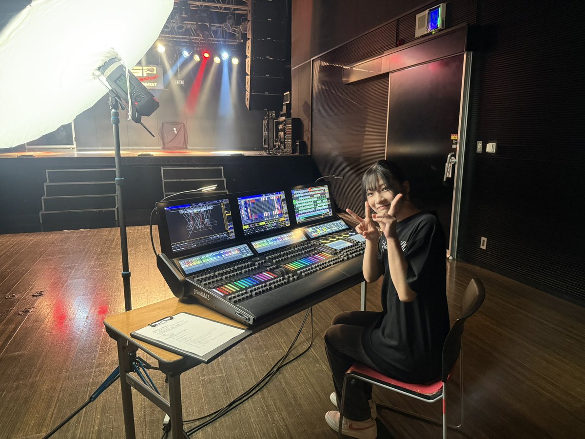 新しいESPパンフレットを制作中です！

声優系コースの撮影がありました📸

オープンキャンパスでは、写真の収録スタジオでアフレコ体験ができますので、お気軽にアフレコ体験授業に来てください☺️✨

お申し込みはコチラから🩵

esp.ac.jp/osaka/open-cam…

#声優　#アフレコ