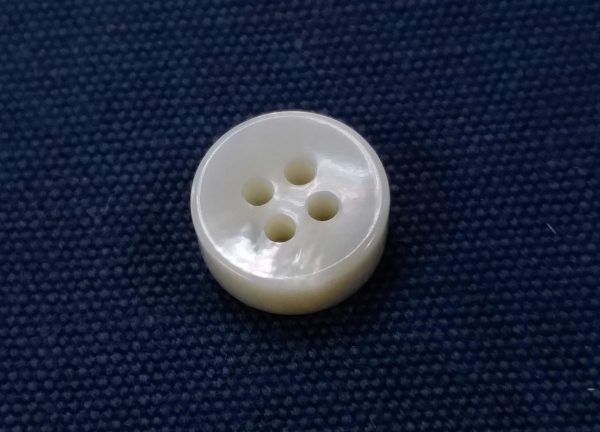 ywbutton's tweet image. Elevate Your Shirts with Luxurious Mother of Pearl Buttons ✨

✔ Concave shape for a refined look
✔ Iridescent shine that catches the light
✔ 4-hole design (3mm or 4mm thickness) for durability

Shop now! zurl.co/W4YJX