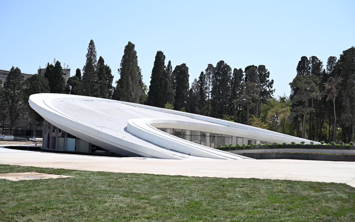 ✔Azərbaycan Respublikasının Prezidenti İlham Əliyev və birinci xanım Mehriban Əliyeva avqustun 20-də Gәncә Memorial Kompleksində görülən işlərlə tanış olublar.
✔On August 20, President of the Republic of Azerbaijan Ilham Aliyev and First Lady Mehriban Aliyeva visited the Ganja