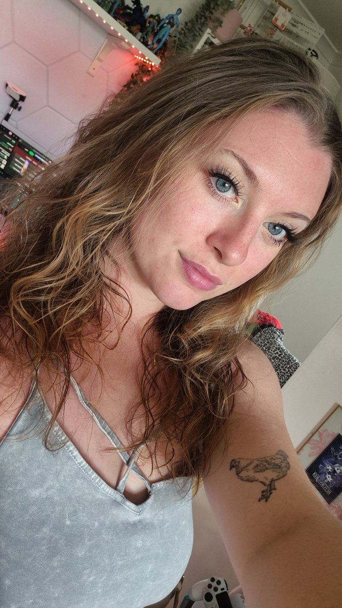 Returning to valorant on twitch 😭 <a href="/roseemew/">🌸 roseemew</a>