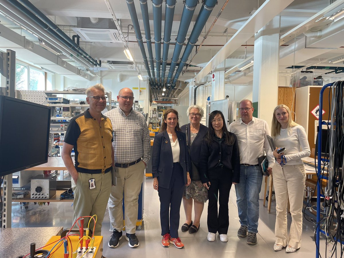 LinaBertling's tweet image. Today visiting two Divisions at #KTH school of electrical engineering and computer science - and closing the tour visiting all our divisions for this year. #TheoreticalComputerScience before lunch and #ElectricPowerEnergySystems and #SustainablePowerLab after lunch 🙏🎉😇