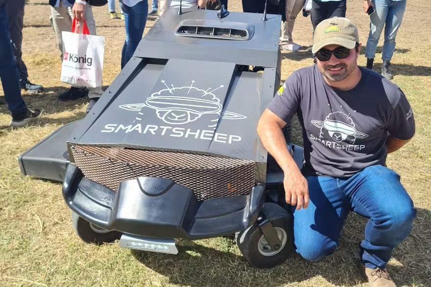 Medalla de Oro. Una entidad rural de Alemania eligió a un emprendedor argentino para que presente un revolucionario invento en robótica lanacion.com.ar/economia/campo… via <a href="/LANACION/">LA NACION</a>/