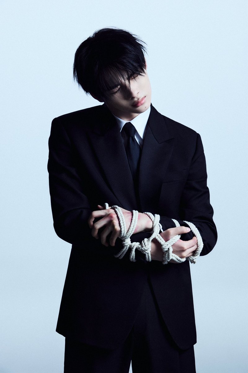 Iucidnova's tweet photo. using the concept of bdsm to visually show the act of suppressing your desires that are trying to be unleashed while at the same time using it as a metaphor for vampires having to restrain their bloodlust is actually genius but kpop stans are too dumb to understand that https://t.co/LJJLt99bf1