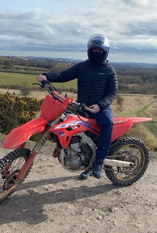 AlphaKenn_'s tweet image. Witch pathetic loser wants to see my 🦶🏻💦💦💦