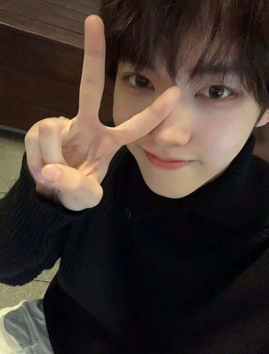 저이님 이때 언제야? 너무 이뻐..🥹💕
전 이 남자가 목폴라 입는 계절까지 봐야겠는데요..

#판저이 #范哲逸