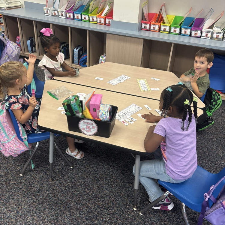 JeterElem's tweet image. Name recognition in action! Mrs. Zavalla’s Pre-K class worked on their name puzzles yesterday! 📝 #wildaboutlearning #allinalvinisd
