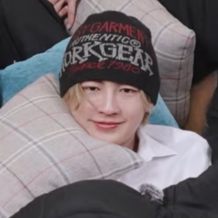 puppapxiion's tweet image. ถ่ายรีแอคไว้ก่อนไปญี่ปุ่น แก้มน้องฮ้าทเป็นก้อนโมจิไส้ทะลักหนุบหนับขนาดนี้เลยแหน่ะ แล้วแหมะแก้มกับหมอนข้างๆปอง เข้าใจแล้วทำไมฮีไม่ทน