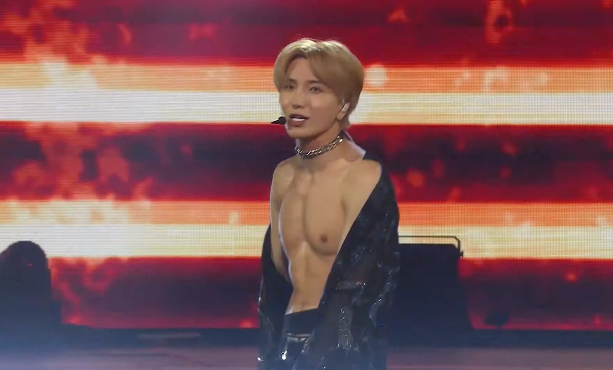 junior_navy's tweet image. จบคอน เสื้อหลุดหมดพอดี 55555 🔥🔥 #SuperShow9Encore   
#SuperShowStreaming