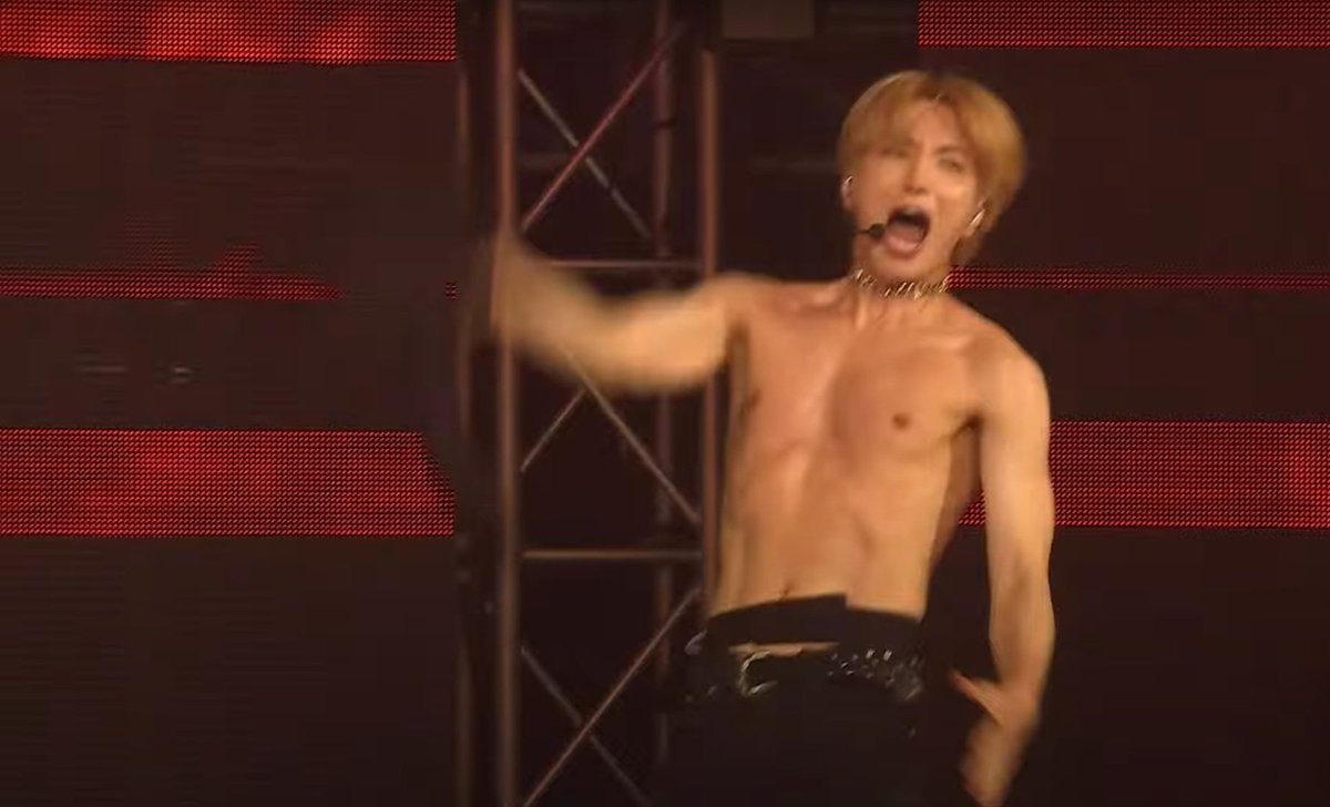 junior_navy's tweet image. จบคอน เสื้อหลุดหมดพอดี 55555 🔥🔥 #SuperShow9Encore   
#SuperShowStreaming