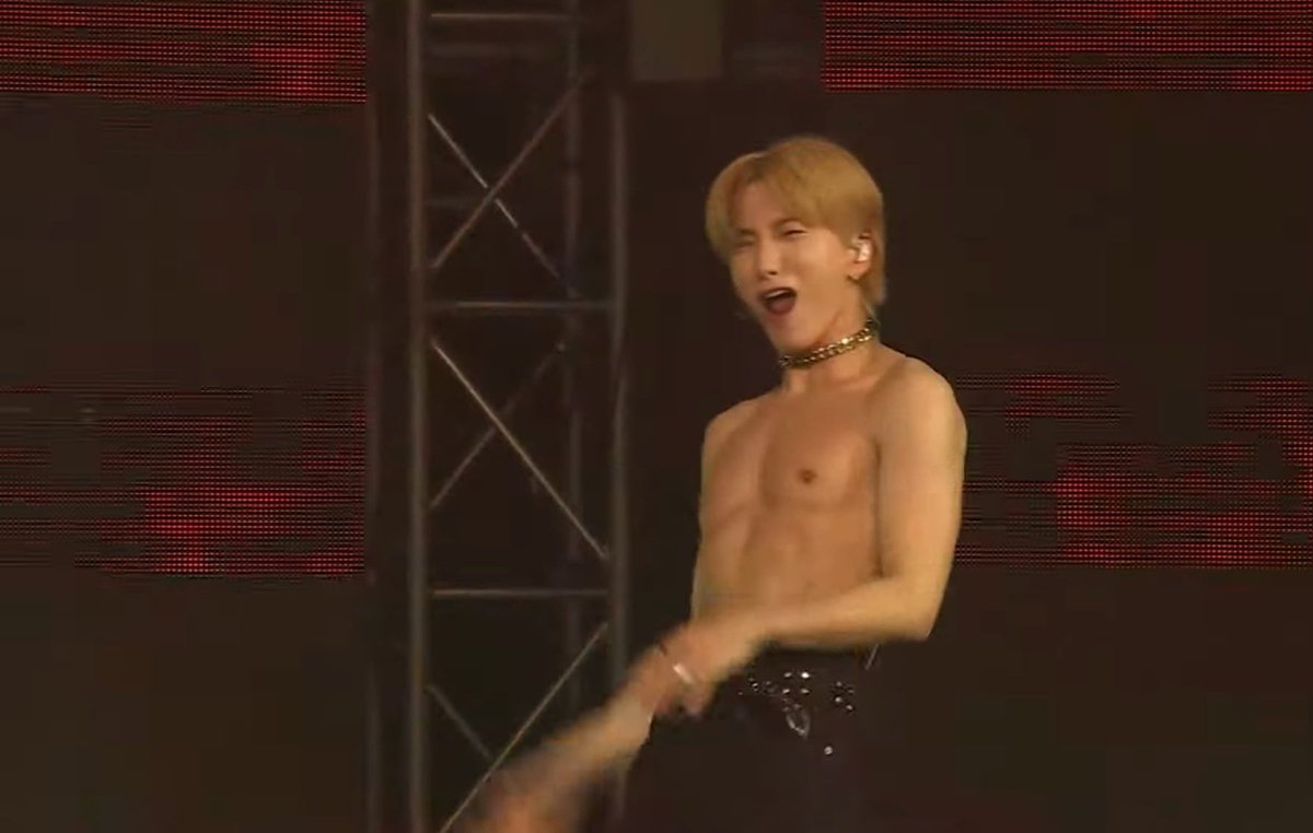 junior_navy's tweet image. จบคอน เสื้อหลุดหมดพอดี 55555 🔥🔥 #SuperShow9Encore   
#SuperShowStreaming