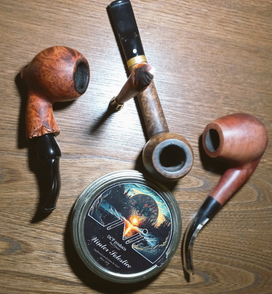 این سه تا خوشگله هم پیپ‌هایی‌ن که تا حالا به حسین لعل بذری عزیز فروختم. یکی از یکی بهتر.