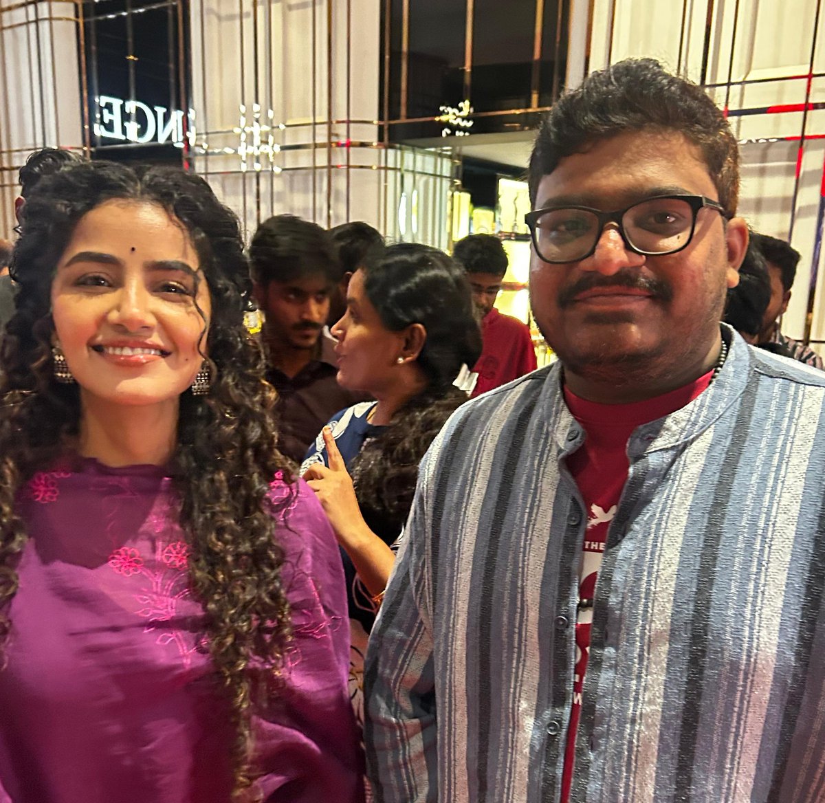 Viraj ❤️ RCB ❤️ (@_virajvijay) on Twitter photo Ippudey ma upma papa ni kalisi shake hand ichi pic teskunna 🫠❤️
<a href="/anupamahere/">Anupama Parameswaran</a> ❤️
#ParadhaPrimier At AMB 🥳
All the best papa #AnupamaParameswaran
#Paradha Ippudey ma upma papa ni kalisi shake hand ichi pic teskunna 🫠❤️
<a href="/anupamahere/">Anupama Parameswaran</a> ❤️
#ParadhaPrimier At AMB 🥳
All the best papa #AnupamaParameswaran
#Paradha