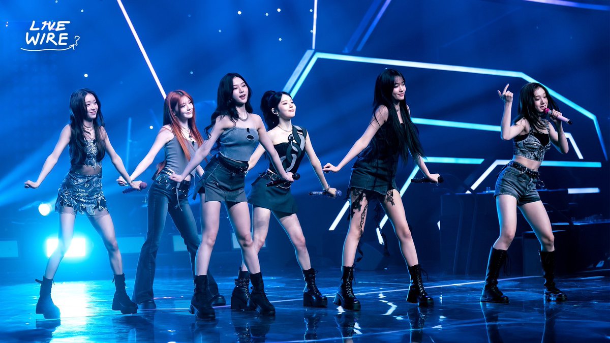 Live Wire with STAYC! we’re super happy to be part of it, we even sang a cover and i tried rapping too! just like its name, everything was live. i was so nervous at first, but i’m sure we did great! >___<