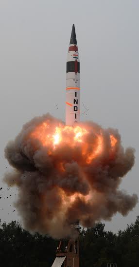 IamRajat_Pandit's tweet photo. #Breaking India tests its intermediate range ballistic missile #Agni5 from the Integrated Test Range, Chandipur in Odisha. The launch validated all operational and technical parameters. It was carried out by the #StrategicForcesCommand. File photo https://t.co/sK0pHGxp7E
