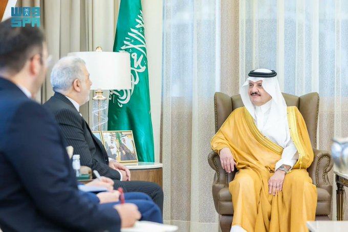 استقبل صاحب السمو الملكي الأمير سعود بن نايف بن عبدالعزيز امير المنطقة الشرقية ، في الإمارة اليوم، سفير الجمهورية الإسلامية الإيرانية لدى المملكة الدكتور علي رضا عنايتي.. وجرى خلال اللقاء تبادل الأحاديث الودية ومناقشة عدد من الموضوعات ذات الاهتمام المشترك 