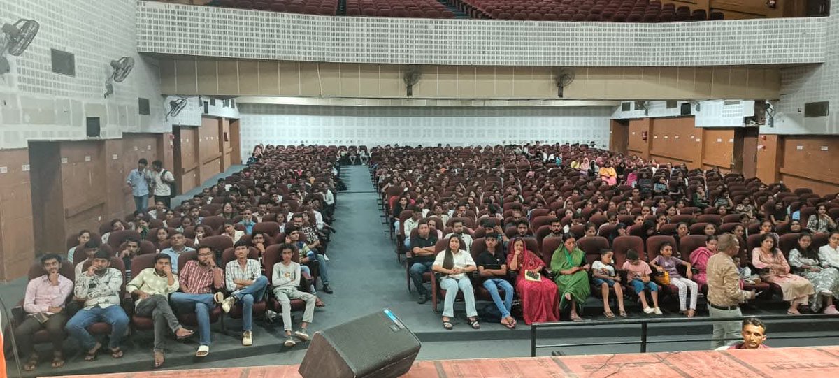 Rohitash Kumar Meena (@withrohitashinc) on Twitter photo "हम बदलेंगे" कार्यक्रम ✊
आज भुज (गुजरात) में स्व. राजीव गांधी जी की जयंती के अवसर पर आयोजित <a href="/HumBadlenge_/">Hum Badlenge</a> कार्यक्रम में शामिल हुआ।
यह अभियान <a href="/nsui/">NSUI</a> राष्ट्रीय अध्यक्ष श्री <a href="/varunchoudhary2/">Varun Choudhary</a> जी के नेतृत्व में पूरे देश में युवाओं की आवाज़ को बुलंद करने और शिक्षा न्याय की लड़ाई को "हम बदलेंगे" कार्यक्रम ✊
आज भुज (गुजरात) में स्व. राजीव गांधी जी की जयंती के अवसर पर आयोजित <a href="/HumBadlenge_/">Hum Badlenge</a> कार्यक्रम में शामिल हुआ।
यह अभियान <a href="/nsui/">NSUI</a> राष्ट्रीय अध्यक्ष श्री <a href="/varunchoudhary2/">Varun Choudhary</a> जी के नेतृत्व में पूरे देश में युवाओं की आवाज़ को बुलंद करने और शिक्षा न्याय की लड़ाई को