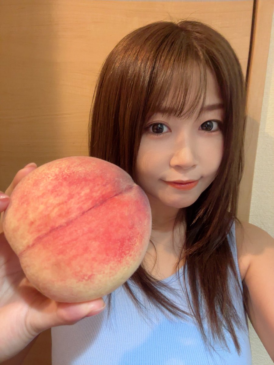 endlessroad52's tweet photo. 毎年恒例の父から送られてくる桃🍑
今年もあまくて瑞々しくておいしかった。
食べたり、あげたりでもうないです。 https://t.co/GjnkVyE1XW