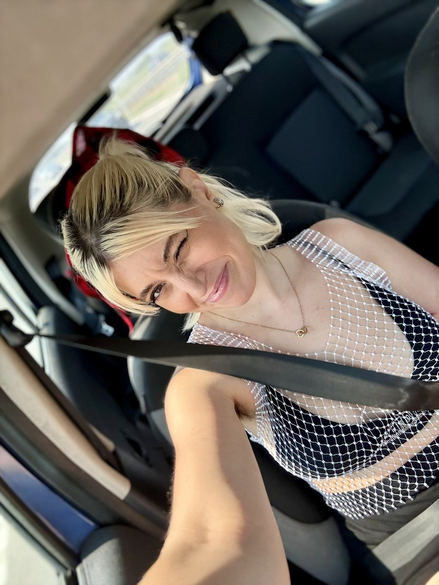Sandra 🏳️🌈 (@lapaspi_) on Twitter photo de camino a ver en directo la final de la #RisingMediaMarkt para chillar bien fuerte a mis niños de <a href="/MovistarKOIVAL/">Movistar KOI Valorant</a>, el día de hoy para mí es un sueño 🥹💙💜 de camino a ver en directo la final de la #RisingMediaMarkt para chillar bien fuerte a mis niños de <a href="/MovistarKOIVAL/">Movistar KOI Valorant</a>, el día de hoy para mí es un sueño 🥹💙💜