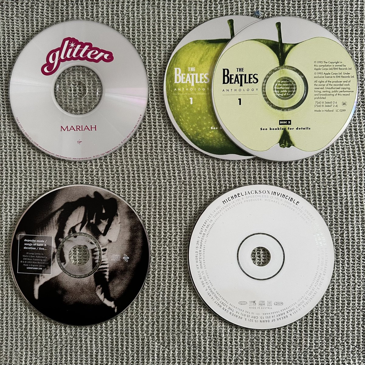 RACCOONFM1's tweet image. Wednesday afternoon listening:

💿 Michael Jackson – Invincible
💿 Mariah Carey – Glitter
💿 The Beatles – Anthology 1
💿 Depeche Mode – Songs of Faith and Devotion Live

#NowPlaying #CompactDisc #CD #August2025
