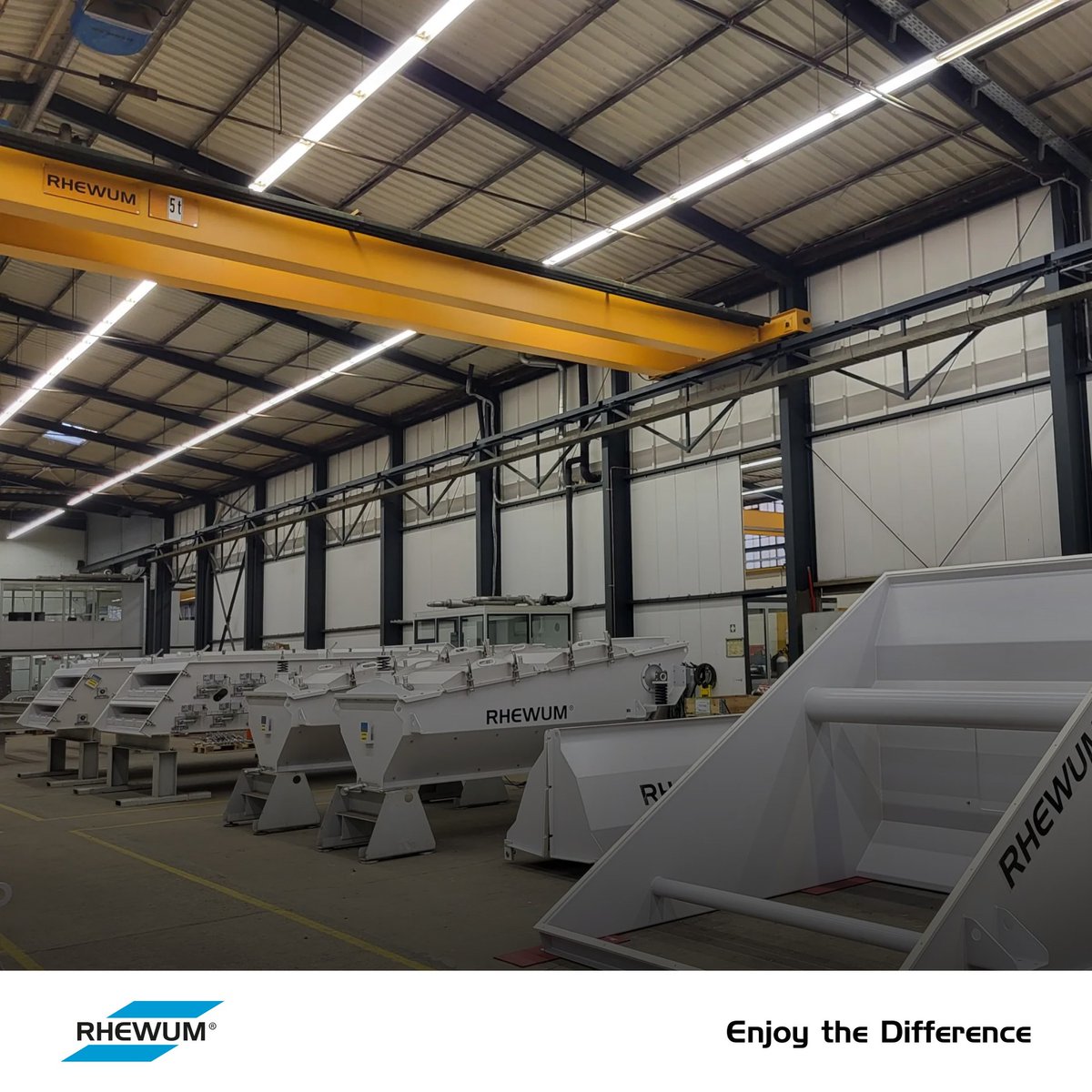 RHEWUM's tweet image. French urea prills producer hit a snag—clogged screens and dusty output. RHEWUM tailored a fix: feeders + high-frequency RHEsono® screens that keep mesh clear and separation on point. Cleaner. Precise. Future-proof. #Urea #ScreeningTech
rhewum.com/news/success-s…