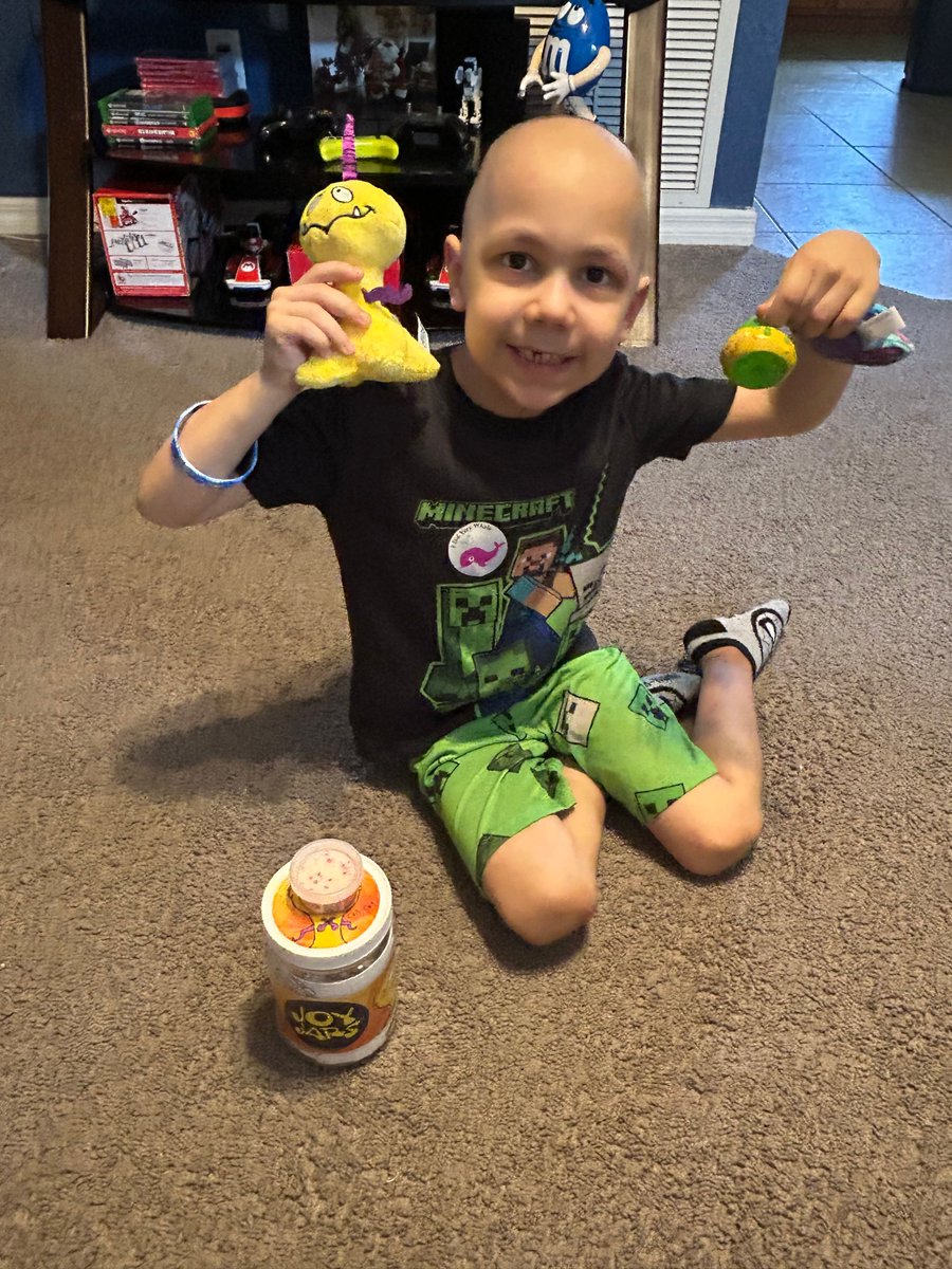 TeamNEGU's tweet image. William, with his bright, big smile, is a courageous 5-year-old from Florida battling Wilms’ Tumor — and he just received his NEGU Buddy, Cha Cha! 💛 NEGU Nation, let’s send William some love today! 
#NEGU #Wilmstumor