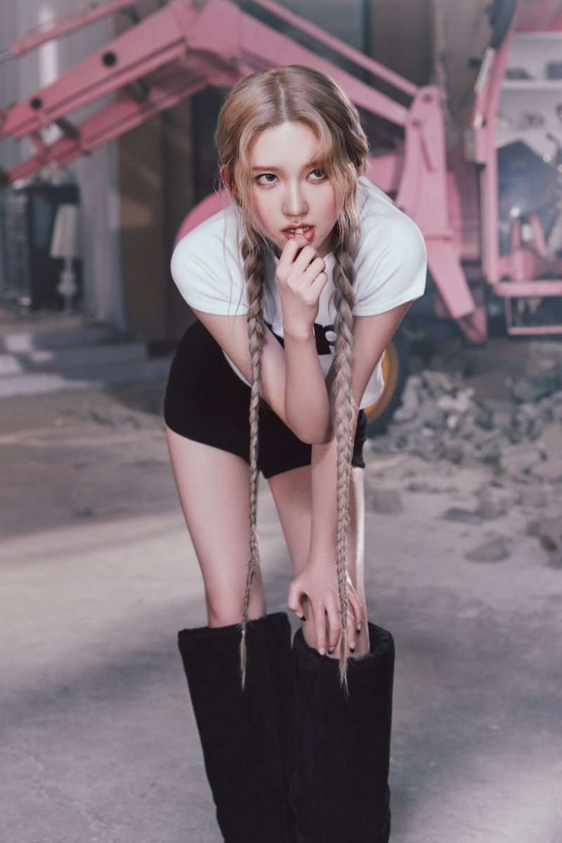 GyzO83naoAAHu0e?format=jpg&name=medium