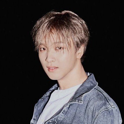 hhyeonnoeyhh's tweet photo. 붐 시절 해찬이를 영원히 잊지 모태 . .
얄쌍한 턱선
은발도 금발도 아닌 오묘한 머리색
청청 . . (이거 살리기 쉽지 않다)
강아지인듯 늑대인듯한 그 사이
               :¨·.·¨:  :¨·.·¨:
. . . . . . .  `·..·‘    `·..·‘ https://t.co/p9OPVORdoA