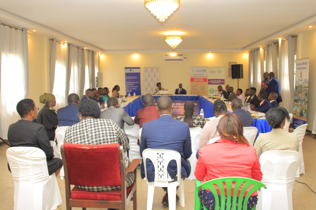 DrOkiria's tweet image. This afternoon, I addressed Buganda youth leaders at Bulange on the importance of social accountability, transparency, and the fight against corruption. Article 17 of the Constitution of Uganda places a duty on every citizen to combat corruption and misuse of public property.…