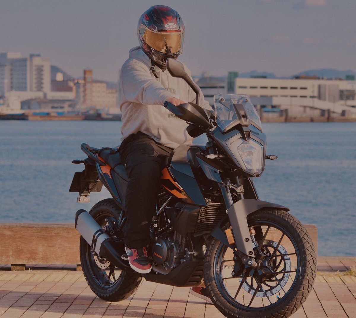 re_pft's tweet photo. 名前:Rider TATSUMARU
性別:🚹
年齢:23歳(社会人)
愛車:KTM 250 ADVENTURE
住み:大阪
一言:2年目突入！もっとツーリング行きたい‼︎
よろしくお願いします‼︎
#バイク乗りとして軽く自己紹介
#バイク乗りと繋がりたい
#バイク好きな人と繋がりたい https://t.co/mFmwxqlJRq