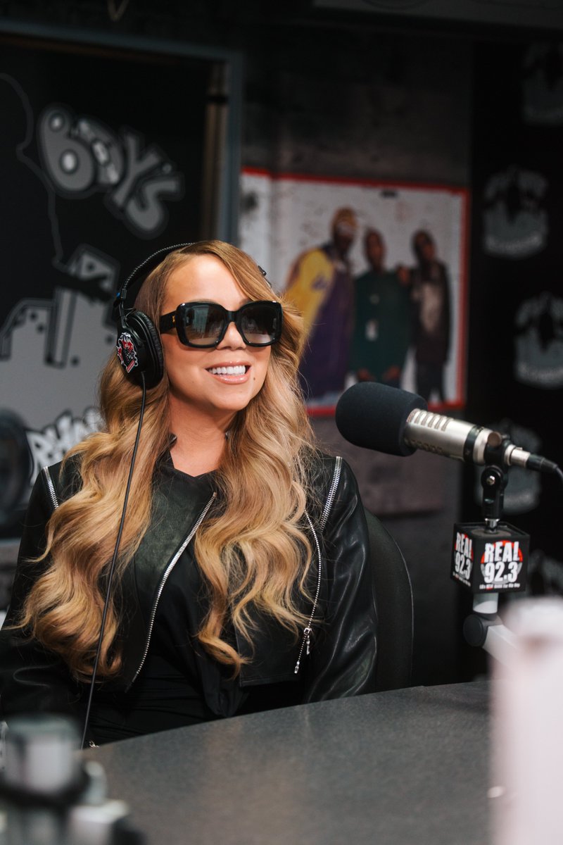 iHeartRadio's tweet photo. IT'S TIIIIMEEEEE to wish your favorites a very happy #iHeartNationalRadioDay ❤️🎙️📻

Listen to @MariahCarey: https://t.co/GJpp8jssGB https://t.co/ayg3PNkQ1k