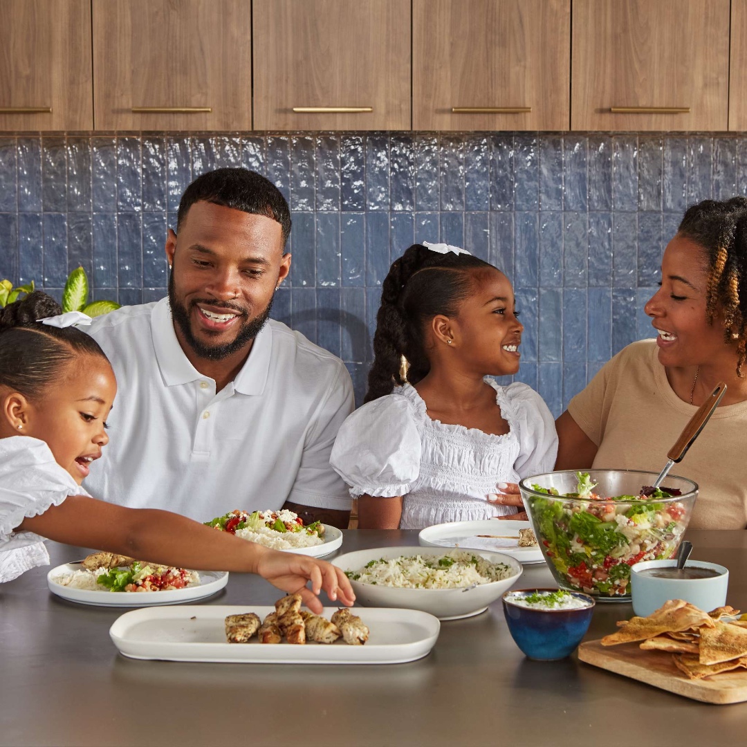 🎒 Make back to school easier with Taziki's Family Feast! 🍽️✨ Enjoy delicious, ready-to-serve meals for 4-6. 🥗 Fresh ingredients, 🍗 protein options, and 🥙 tasty sides included. Family dinners made easy! #TazikisFamilyFeast #BackToSchool #EasyDinners