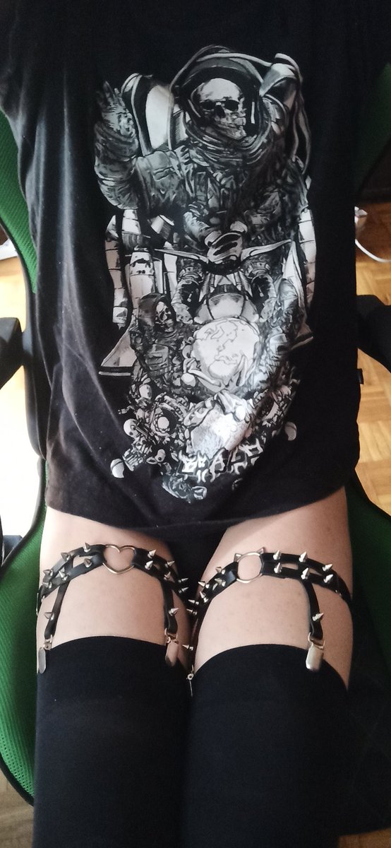 LimRadi_fem_acc's tweet photo. Does it matches my t-shirt? 🥺 https://t.co/bEamzZ3gYJ