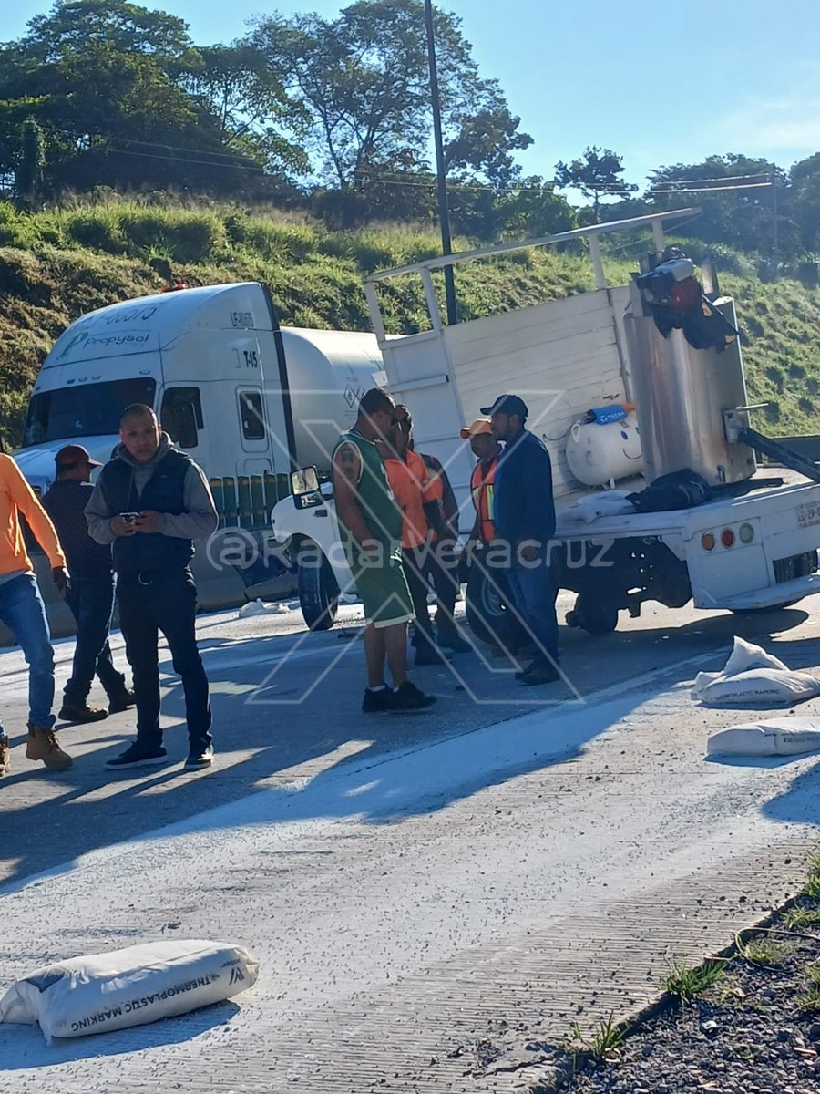 RadarVeracruz's tweet photo. #Veracruz | #AccidenteVial (Volcadura de camioneta) en la autopista 150 D tramo #Orizaba - #Fortín km 285 (puente #Metlac) dirección #Veracruz

• Vialidad cerrada 🛑

@CAPUFE https://t.co/4yv5H6vFoK