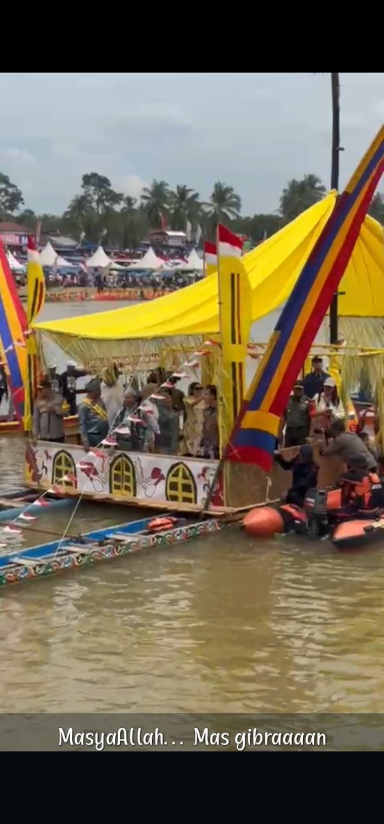 Najiiissss. Sw tetangga semua lg heboh sm anak haram konstitusi