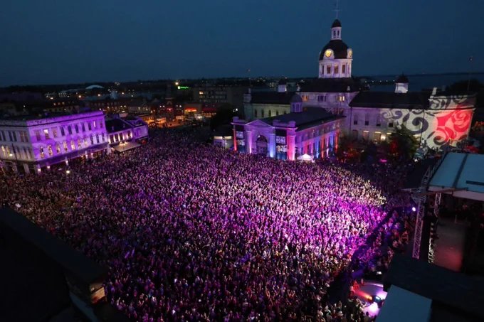 RaveDrool's tweet photo. On This Day 

In 2016, The Tragically Hip play their final concert in their hometown of Kingston, ON.

6,700 attend,  25,000 gathered outside, and 12 million Canadians watch on TV or online. 

Where were you watching from?

Karine  🎩🎶❤️

@thehipofficial

#TheHip #GordDownie https://t.co/khvGBIaBFm