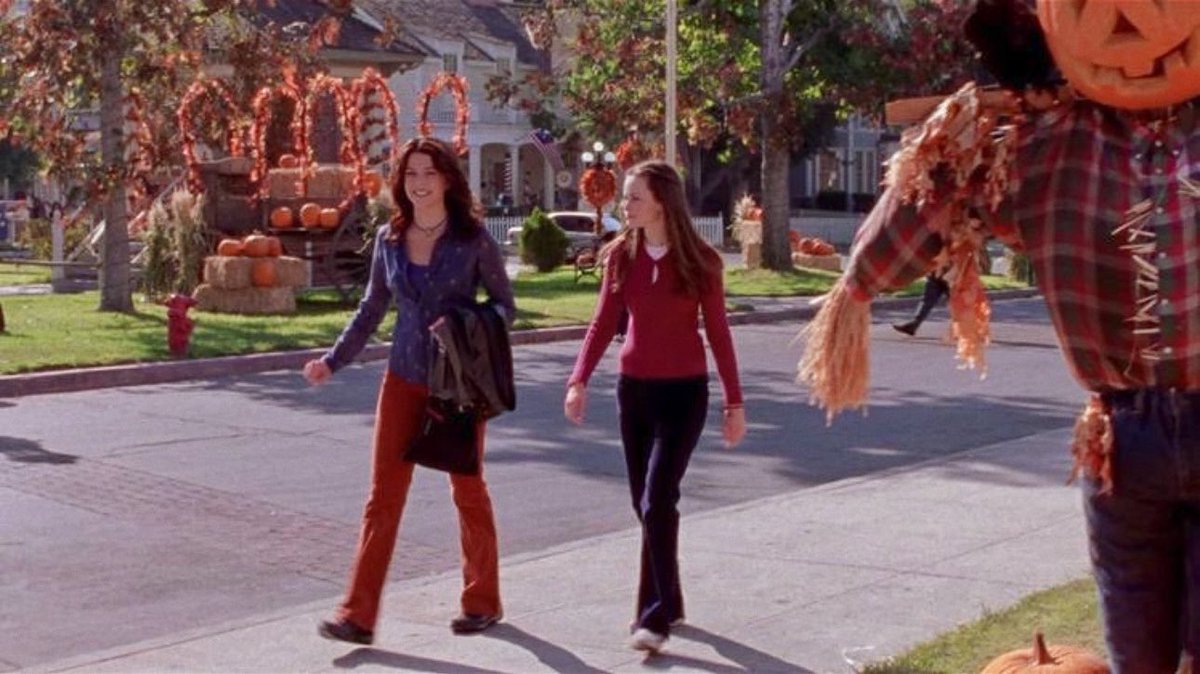 winonaddict's tweet photo. fall in gilmore girls 🍂 https://t.co/buuPMLPPiK