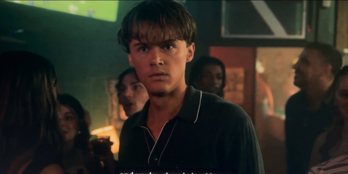 gellan_0's tweet image. Ese es la cara de un hombre decepcionado y traicionado. Viendo que dejo a la mujer que más ama para que sea feliz con otro y el otro la engaño y es la peor persona del mundo 
#elveranoenquemeenamore
#TheSummerITurnedPretty