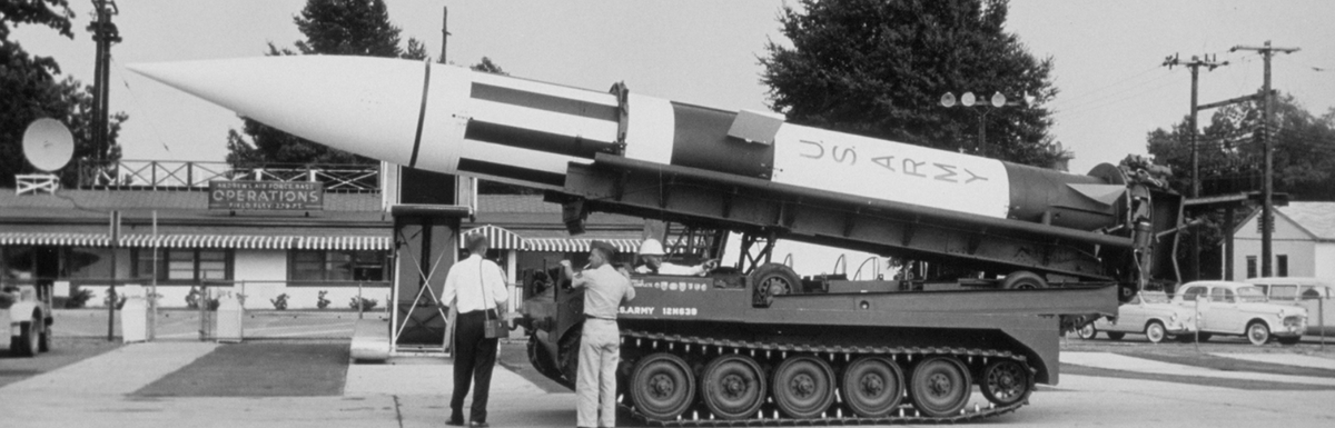 Mír skrze sílu - raketa Pershing 🇺🇸🚀

je předvolební čas a z jistých partají se ozývá argument, že zbrojení vede k válce.

Já bych měl jeden "studenoválečný" příběh, kdy zbrojení udělalo naopak svět bezpečnější. 🌍

Snad inspirace pro dnešní dobu 😉👇🧵

za ♻️retweet♻️ díky 😎