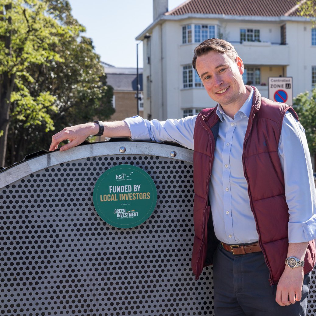 I love seeing these signs pop up over our borough. They show projects funded by the H&amp;F Green Investment.

Here’s the new King Street rain garden which will help prevent flooding &amp; a new bike hangar on Findon Road.

There’s still time to invest in the latest round!