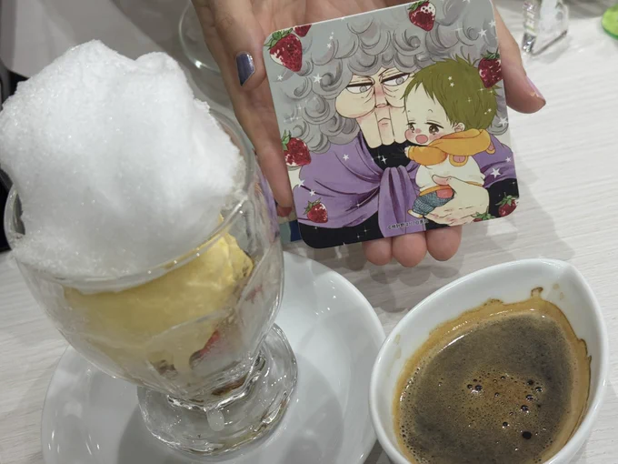 先日コラボカフェにお邪魔してきました!アニメでお世話になった古木のぞみさん、三瓶由布子さん、齋藤彩夏さんも同席してくれて幸せな時間でした!来店してくれた方々のメッセージカードも本当に嬉しいですお子様ランチも、もじゃもじゃアフォガードも美味しかった
