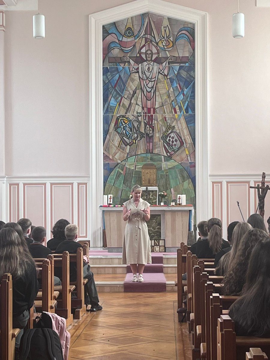 ccn_school's tweet photo. CCN welcomed our First Years to our school today.  They met their Principal , Deputy Principal, year head, class teachers, SNAs, Meitheal leaders and future friends. We look forward to seeing them florish #firstyears #secondaryschool #futureisbright☀️ https://t.co/Soar1iyq5v