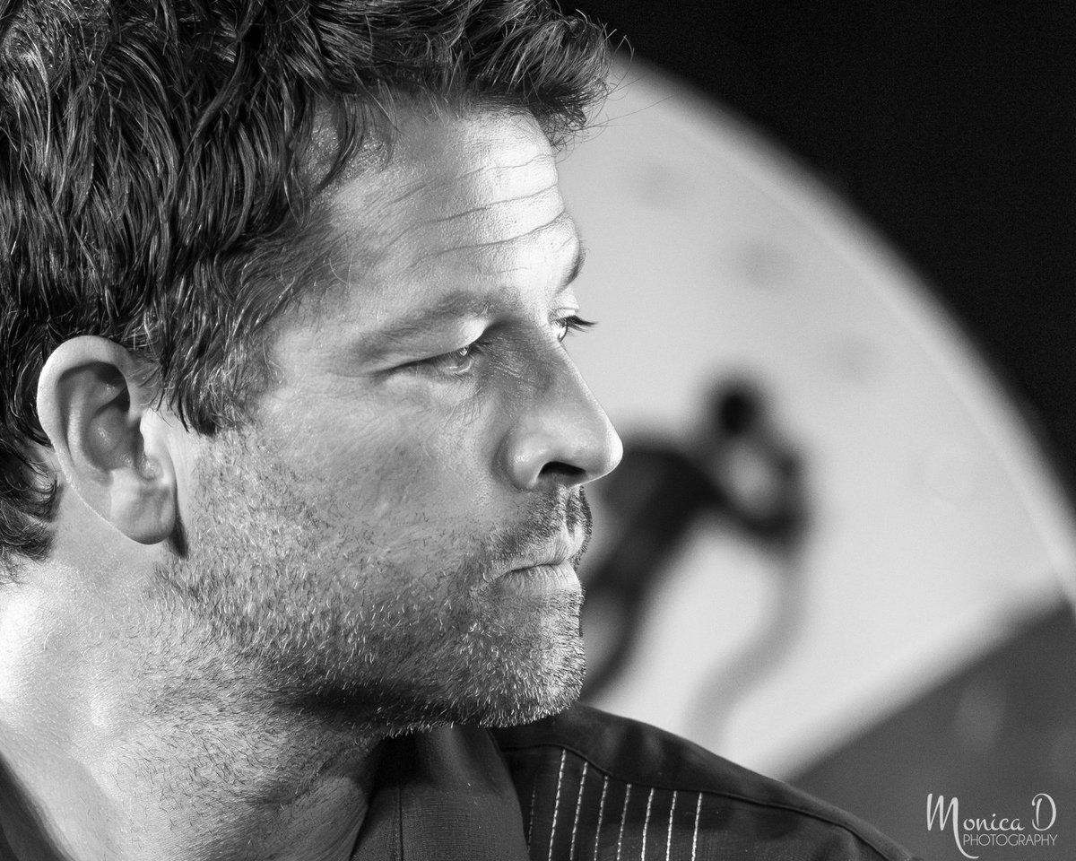 CamenSarah's tweet photo. Wishing this real-life angel @mishacollins a very Happy and Healthy 51st Birthday today. 🎂 🥳😍
Enjoy your special day with family and friends. 💜
📷 @MonicaDPhoto
#MishaCollins #Happy51stBirthday #RealLifeAngel #SPNFamily https://t.co/bNFAQMbmzy