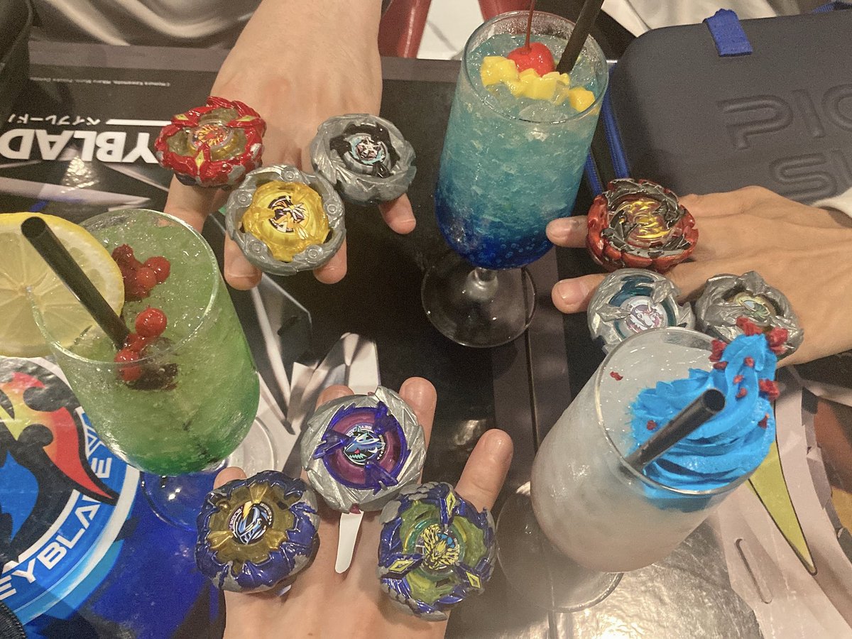 ブレーダー仲間の同僚と超仮眠さん(<a href="/puipuikaimin/">超仮眠</a>)と #ベイブレードバー に行ってきました🥤

同枠参加のブレーダー方々やスタッフさんともフリバいただき、ドランバスターカラーチョイスブースターも追加購入してきました❣️

楽しいバトルをありがとうございました😊

#BEYBLADEBAR