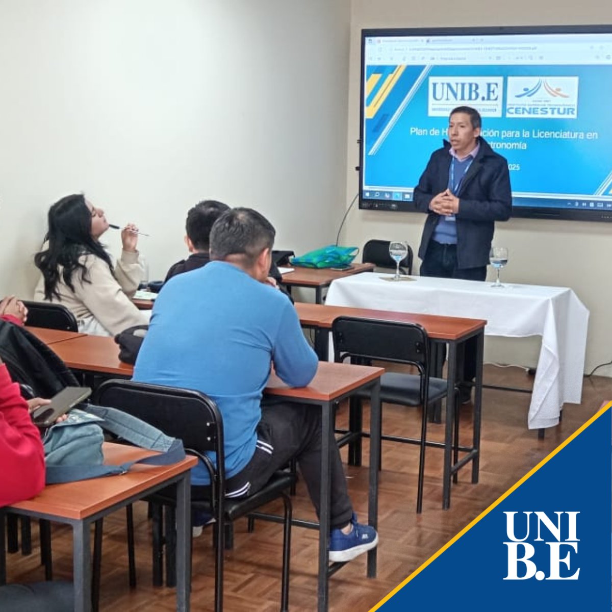 La charla realizada en el <a href="/CENESTUR_EC/">Instituto CENESTUR</a> , abordó el proceso de Homologación para la Licenciatura en Gastronomía, donde los estudiantes pudieron conocer de primera mano las oportunidades académicas que fortalecen su formación profesional.👌
#Gastronomía #FormaciónProfesional #UNIBE