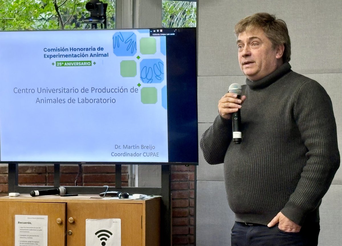 Udelaruy's tweet photo. @fmedoficial @FagroUdelar El Dr. Martín Breijo expone sobre el trabajo que realiza el Centro Universitario de Producción de Animales de Laboratorio. https://t.co/61fe6N3F70