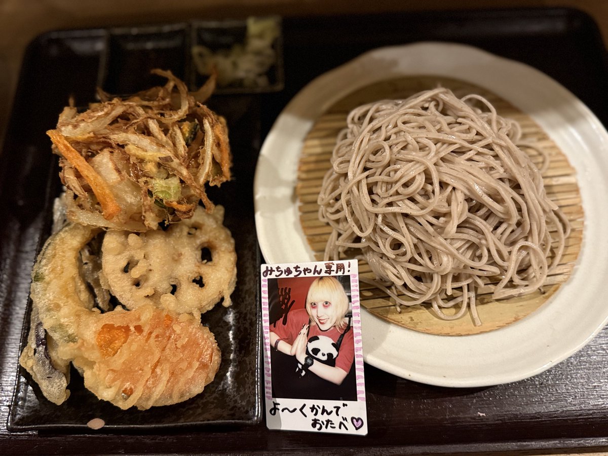 ほんこち　admコピーバンド大会2日目
今日のお目当てはラミーちゃん楽器隊によるGO!GO!7188めちゃよかった！！！！
出て来た瞬間ミズキちゃんの前髪ぱっつんでテンション上がりまくり
一星さんのメイクはヒロエちゃんでやっぱり凄いよな〜
今宵も楽しかったです