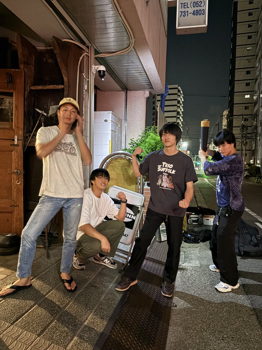 chimpains tweet picture