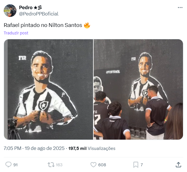 biribavegano's tweet photo. O que me incomoda mais aqui nem é o Rafael em si, mas a liberdade que o artista tem de pintar o que quiser no muro, sem consultar torcida nem nada.

Esses dias o maluco chegou lá e pintou a fernanda maia, sem mais nem menos, sem consultar ninguém https://t.co/R4EhaMkHxK