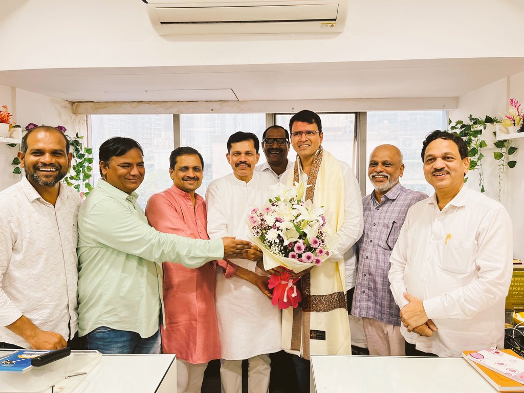 बेस्ट कामगार पतपेढीच्या निवडणुकीत उबाठा गटाचा पराभव करून, शशांक राव आणि बेस्ट वर्कर्स युनियनने निर्णायक विजय मिळवला. बेस्ट कर्मचाऱ्यांना ज्यांनी त्रास दिला, बेस्टचं खासगीकरण केलं आणि भ्रष्टाचार करून बेस्ट बुडवली त्यांचा धुव्वा कामगारांनी उडवला आहे. 

जॉर्ज फर्नांडिस आणि शरद राव