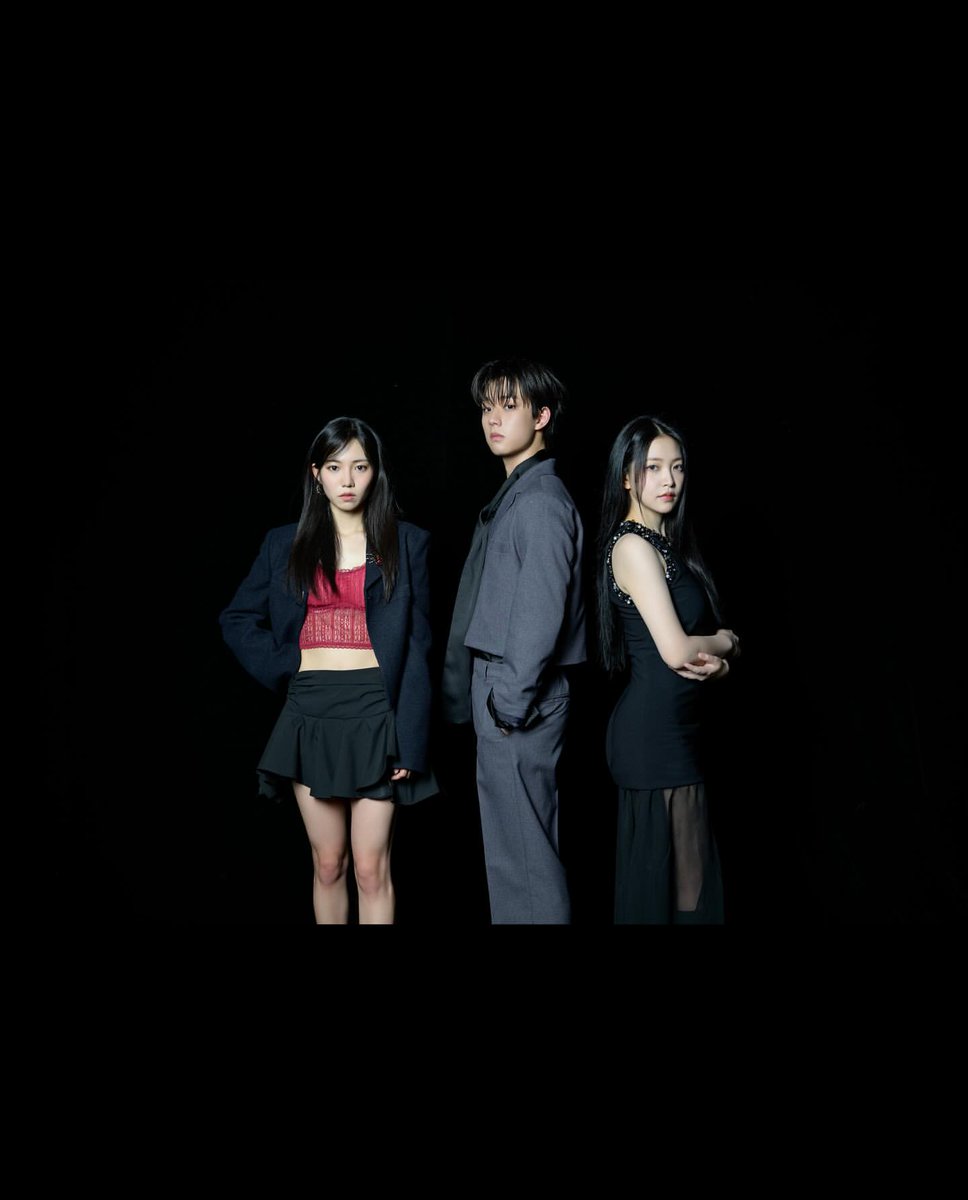 yeristgrm's tweet photo. [INSTAGRAM POST] - 4P

씨네21🖤 저희 영화 강령 내일 개봉해요 !
👤: cine_21
https://t.co/DVLzY8GoYU

@RVsmtown #RedVelvet #레드벨벳 #Yeri #예리  
250805 · 16:31:31 KST https://t.co/Xc53WrBlzY